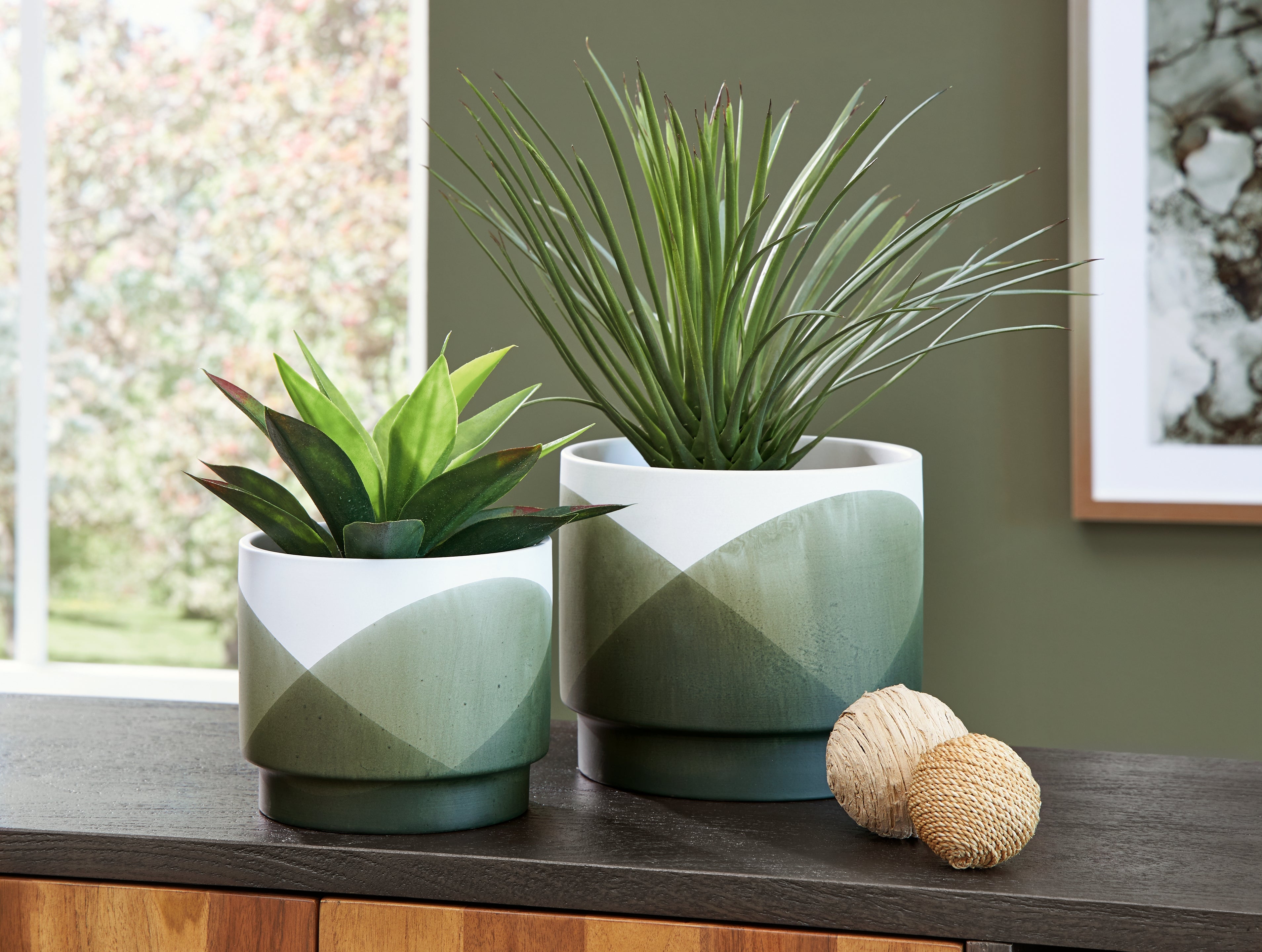 Bay Furniture Gallery - Ashley Furniture - Ardenridge Planter (Set of 2) - Planter Set (Set of 2) / Green/White - A2000579