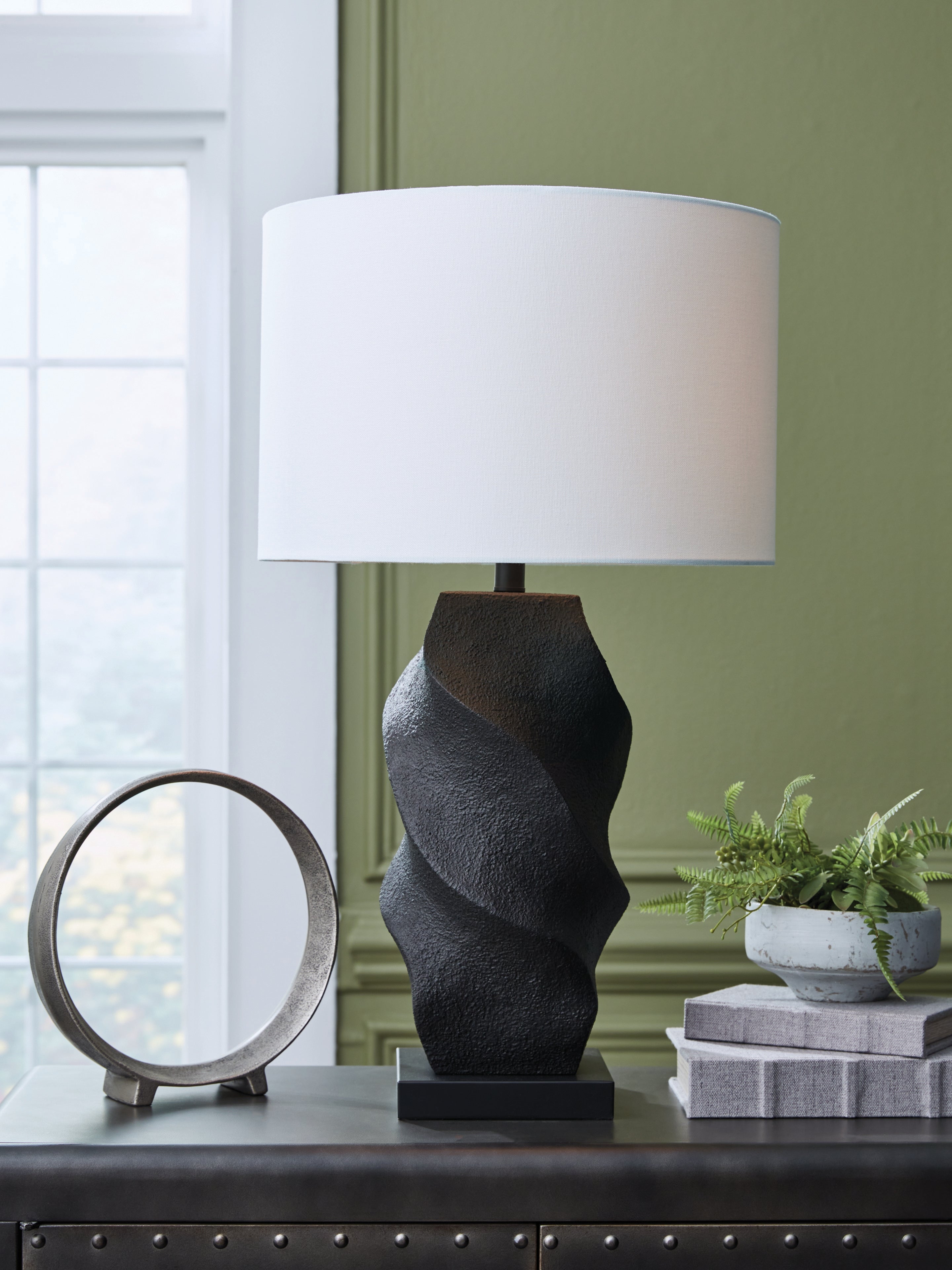 Bay Furniture Gallery - Ashley Furniture - Amillion Lighting - Poly Table Lamp (1/CN) / Black - L235904
