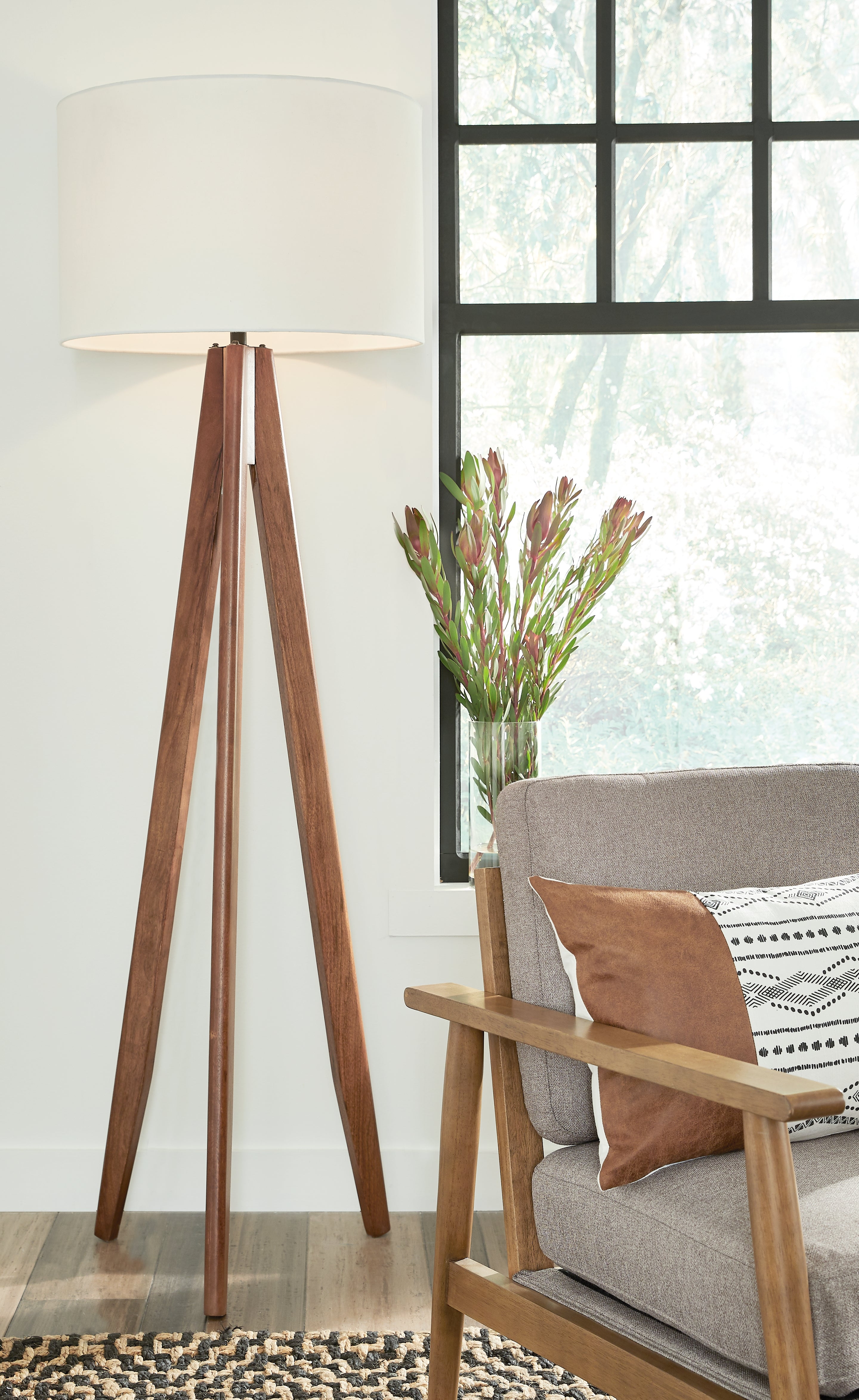 Bay Furniture Gallery - Ashley Furniture - Dallson Lighting - Wood Floor Lamp (1/CN) / Brown - L329011