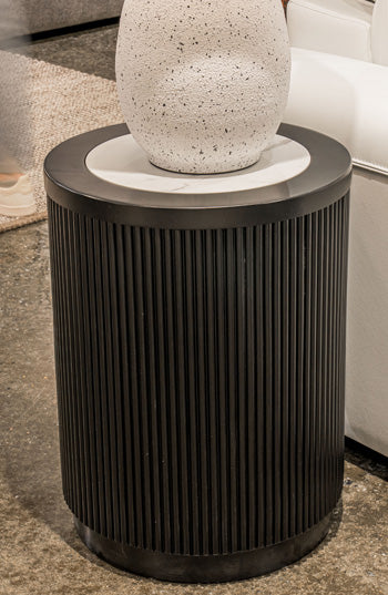 Bay Furniture Gallery - Ashley Furniture - Grayman End Table - Round End Table - T650-6