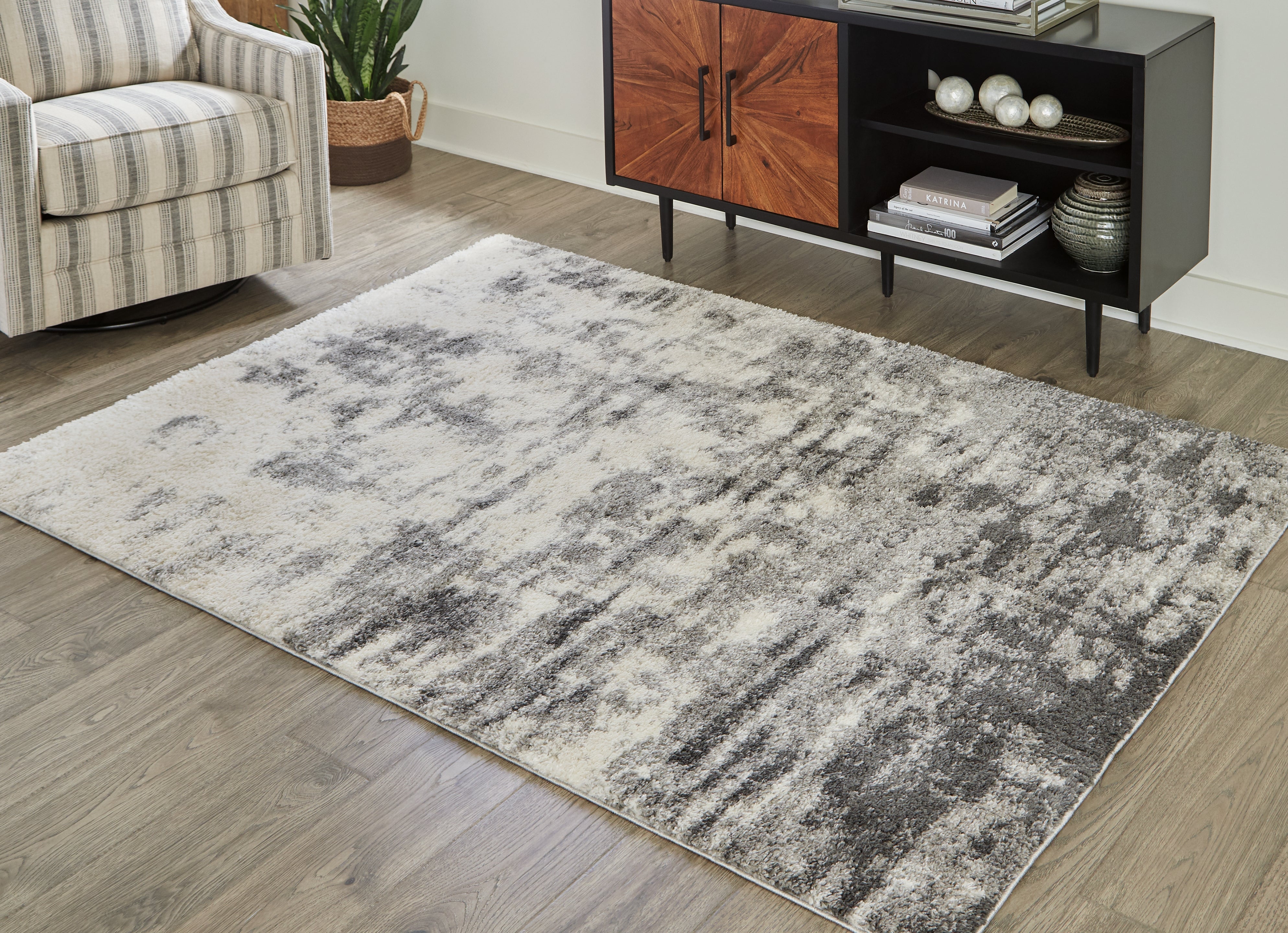 Bay Furniture Gallery - Ashley Furniture - Gerdie Rug - 5'3" x 7'3" Rug / Cream/Gray - R404992