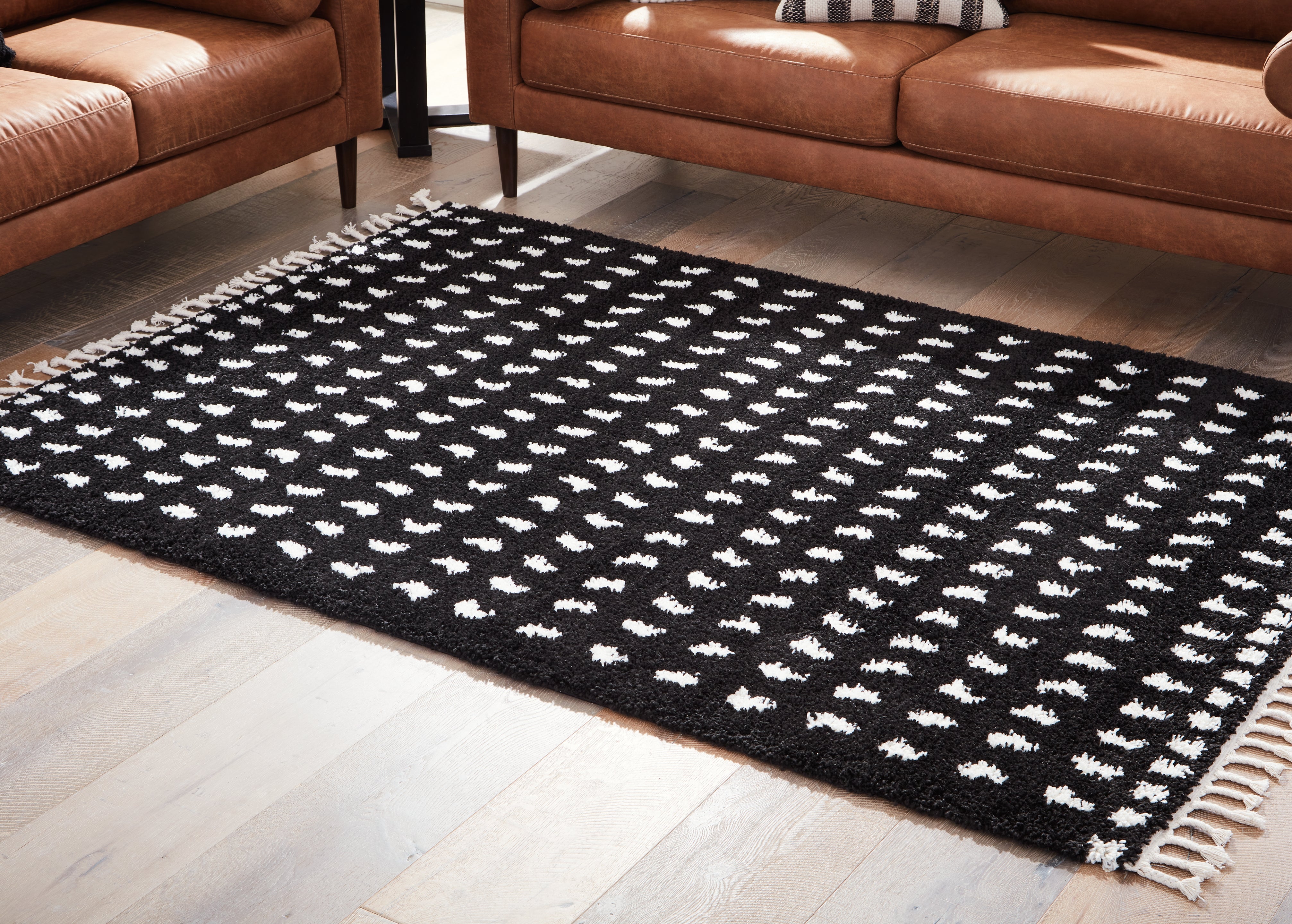 Bay Furniture Gallery - Ashley Furniture - Minston Rug - 5' x 7' Rug / Black/White - R405952