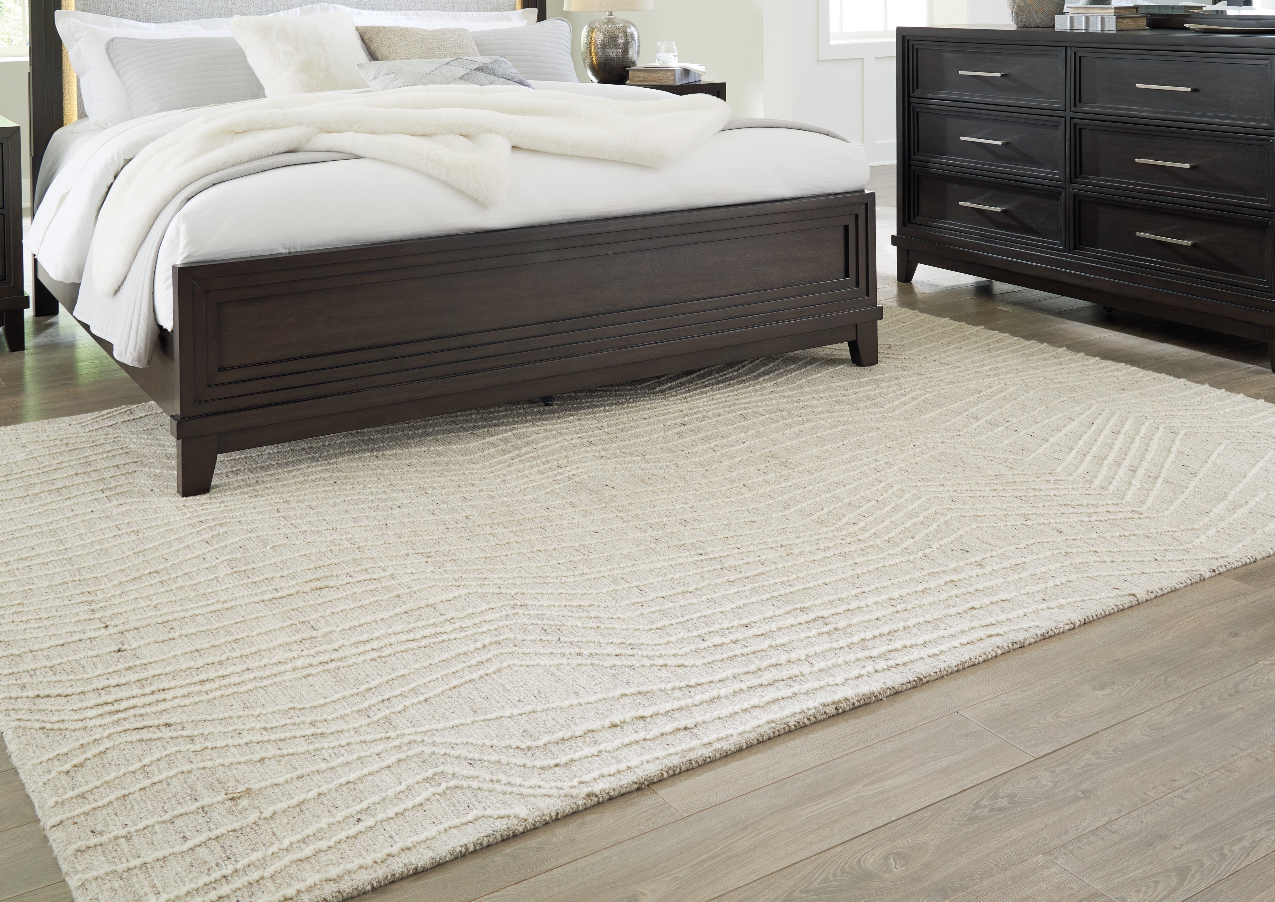 Bay Furniture Gallery - Ashley Furniture - Varahill Rug - 8' x 10' Rug / Gray/Ivory - R406931