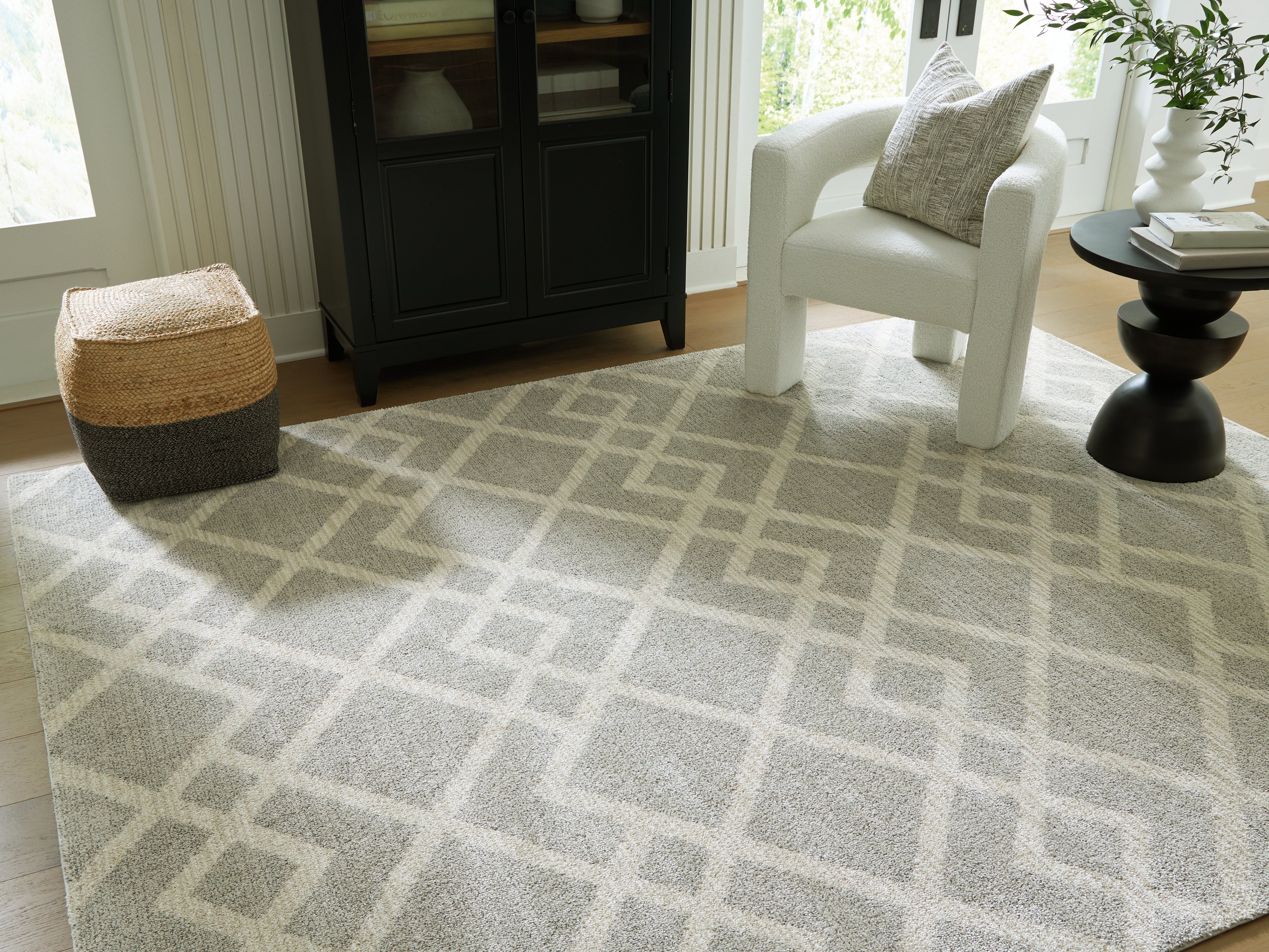 Bay Furniture Gallery - Ashley Furniture - Unawick Rug - Medium Rug / Gray/Ivory - R407332
