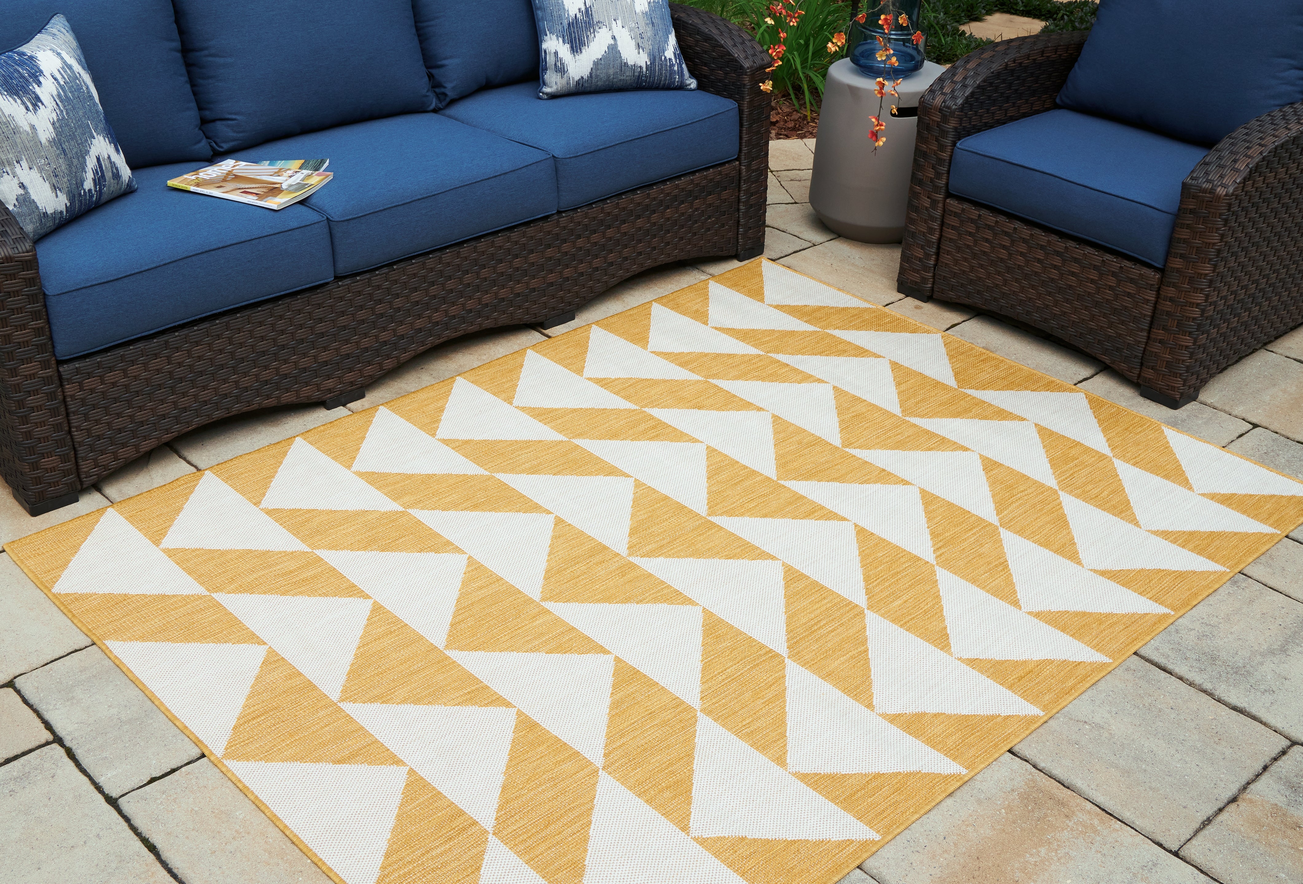 Bay Furniture Gallery - Ashley Furniture - Thomley Rug - 5' x 7' Rug / Ivory/Yellow - R900062