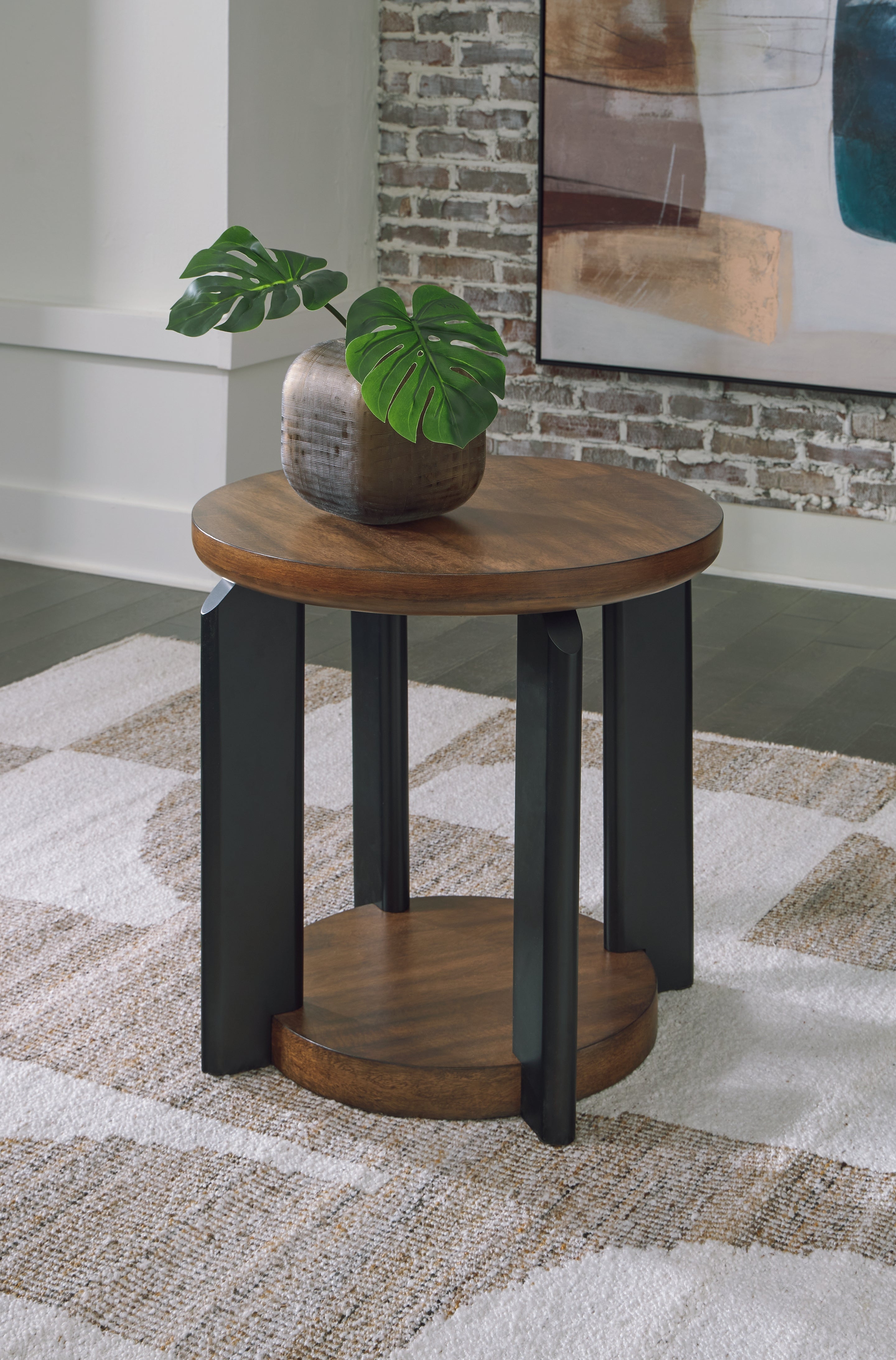 Bay Furniture Gallery - Ashley Furniture - Kraeburn End Table - Round End Table / Brown/Black - T624-6