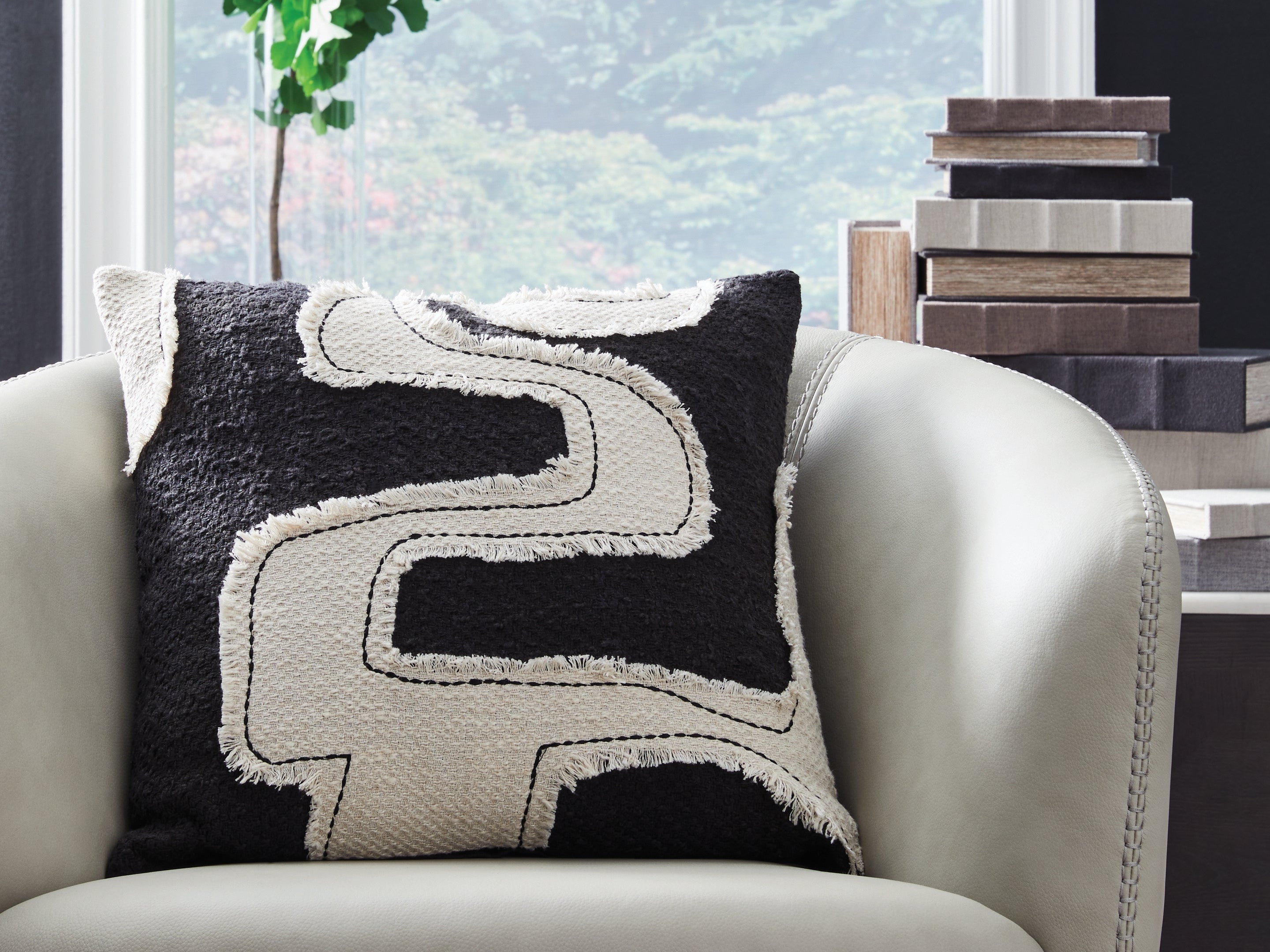 Bay Furniture Gallery - Ashley Furniture - Veerbank Pillows - Pillow (4/CS) / Black/Beige - A1001114