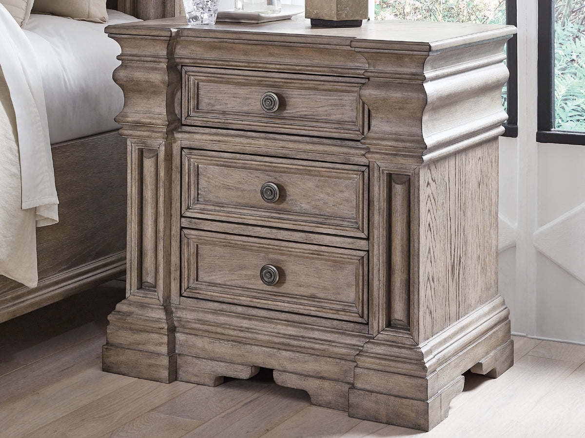 Bay Furniture Gallery - Ashley Furniture - Blairhurst Bedroom - Queen Panel Bed / Light Grayish Brown - B916B2